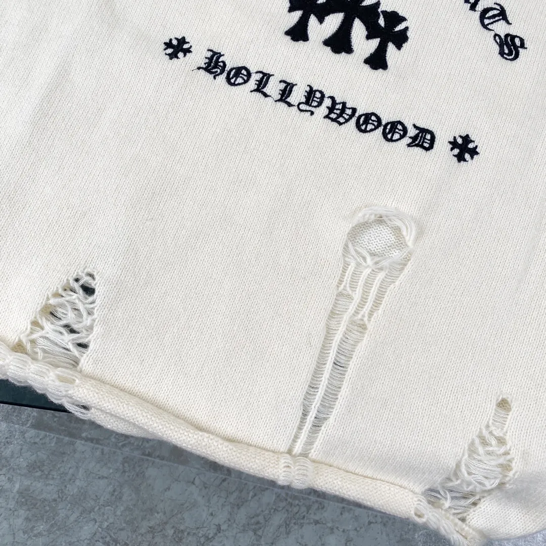 P230 High-quality Chrome Hearts CH Chrome Hearts patchwork cross hole knitted sweater pullover. The popular style is the same for men and women. It is matched with black and white. It looks good in real life. The upper body is good-looking. It looks good in daily wear. It is even more photogenic. It’s hard not to buy it. Buy it for me!!! Believe me, no one can refuse such a long Chrome Hearts jacket. The version has been expanded based on the old version. The upper body is loose and stylish, and the hem is expanded to a casual design. Fat people look extremely slim, thin people have limited height and high-end. Ten thousand yuan ZP printing, 1:1 perfect restoration, looks good when worn alone or stacked, can be easily controlled by both men and women. If you care more about quality, you must also respect the price. It is completely different from the thin see-through bottoms and junk products on the market that pill when worn. If the style makes you shine at a glance, then quality is what you should pay more attention to. Compared with price, we focus on quality. Customers who have received my products all know it. ️️️ Sweaters on the market are generally made of bract core yarn. We use modal. The advantages over core-spun yarn are very intuitive: high cost, high price, high density, relatively expensive for developers, and let us make a lot less money. In addition, it is delicate, has no scum on the upper body, resists pilling, and is high-end. We are conscientious sellers and do not use core-spun yarn. Apart from being cheap, core-spun yarn is really useless. It shrinks, pills, hooks, and makes people pierced. He is proficient in everything. It is 2024. Who doesn’t want to look decent when they go out? Quality determines the upper body effect. No matter how bad the quality, the best style is still the temperament of the urban-rural fringe. We only do long-term business. Quality determines character. Take it back and wear it with confidence and wash it. The quality of the pattern will definitely make your eyes shine. We only make the right version of high quality. We make high-end hard goods. Reject junk goods and reject fast food. Conscientious quality and conscientious price. You deserve it!  Color: Black White Gray Red Size: S M L